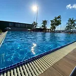 Bl Lakeside بالاتوليلّي