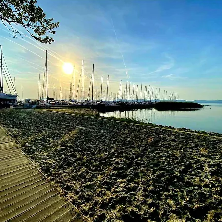 Bl Lakeside Apartment