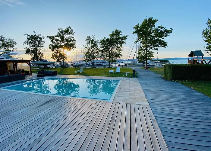 Bl Lakeside *