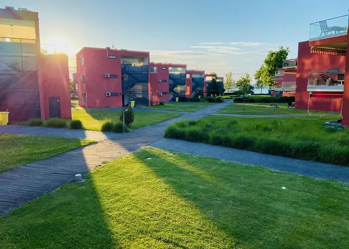 Bl Lakeside Apartament