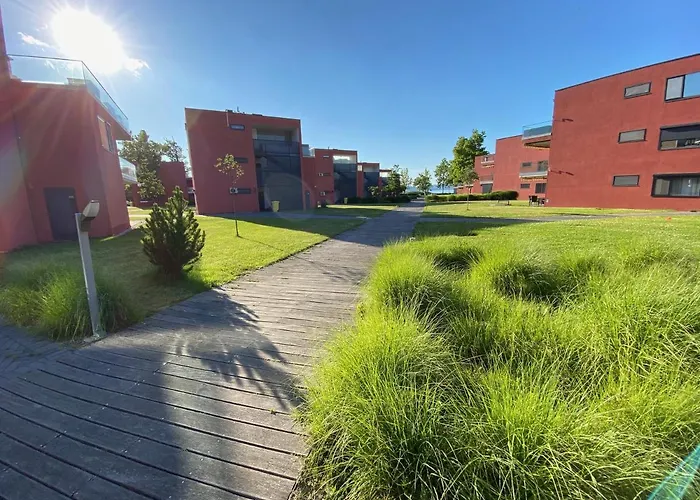 Bl Lakeside * 巴拉通雷勒