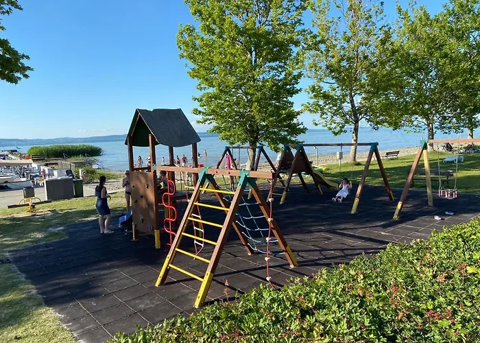 Bl Lakeside